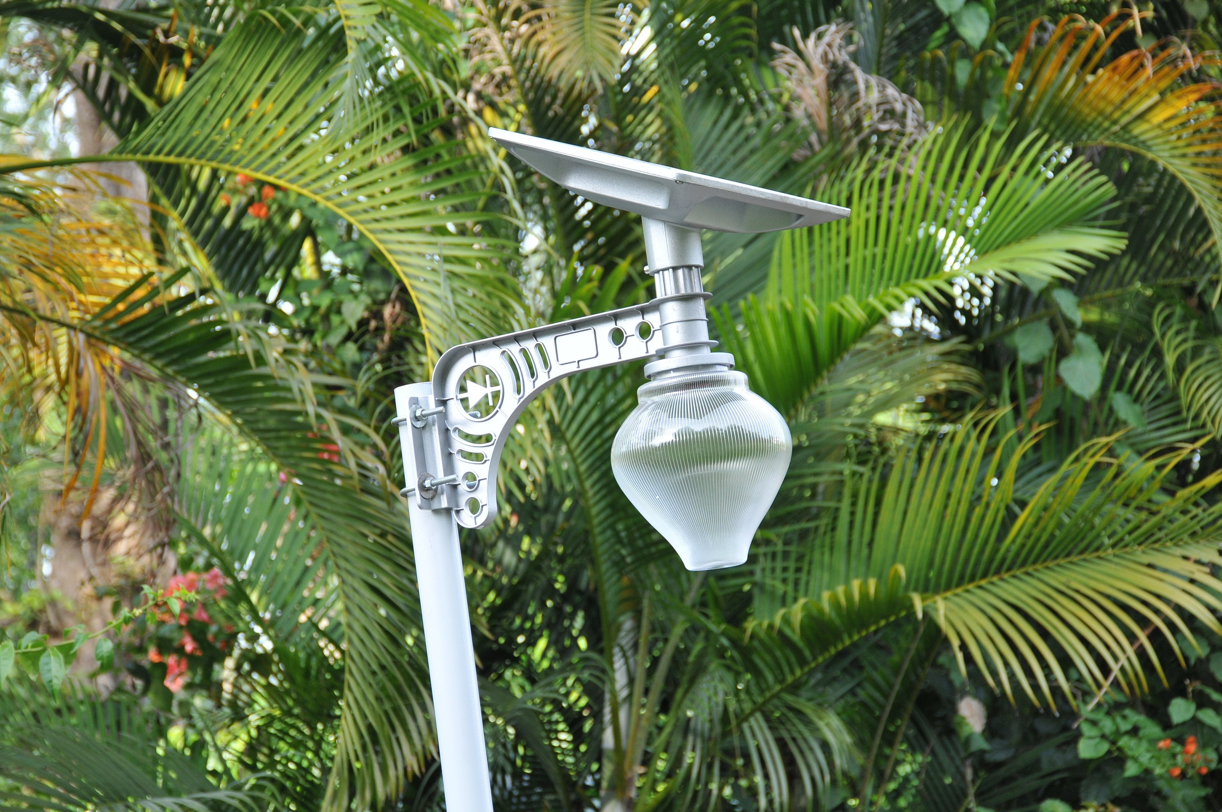 Solar Moon Light 10 Watt Cool White - TTSML10W - tapetum.in