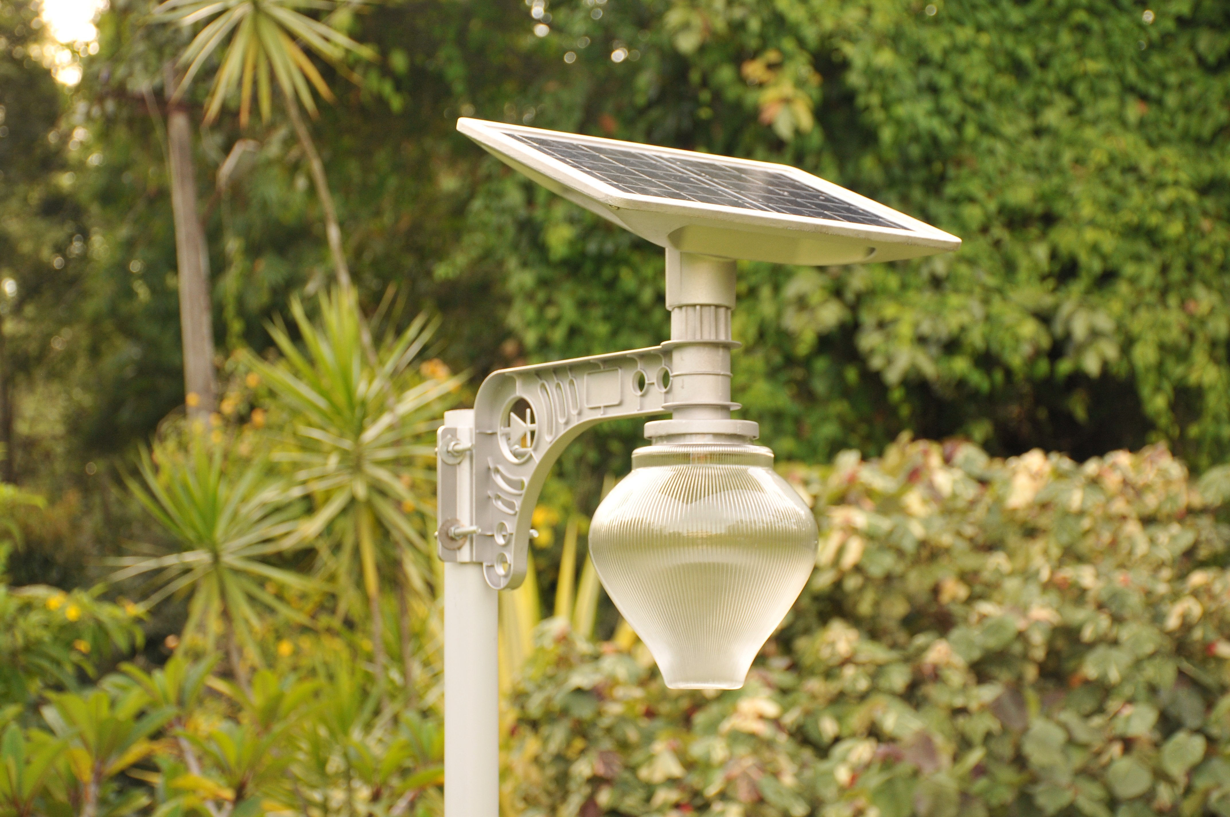 Solar Moon Light 10 Watt Cool White - TTSML10W - tapetum.in